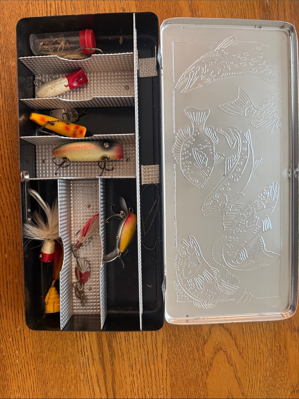 Silver Fish Embossed Metal Storage Box - Picture 3 of 6